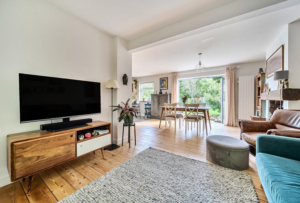Sitting/Dinning Room
