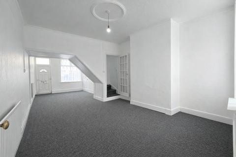 3 bedroom end of terrace house to rent, Quorn Road ( Mid- terrace), Leicester LE5