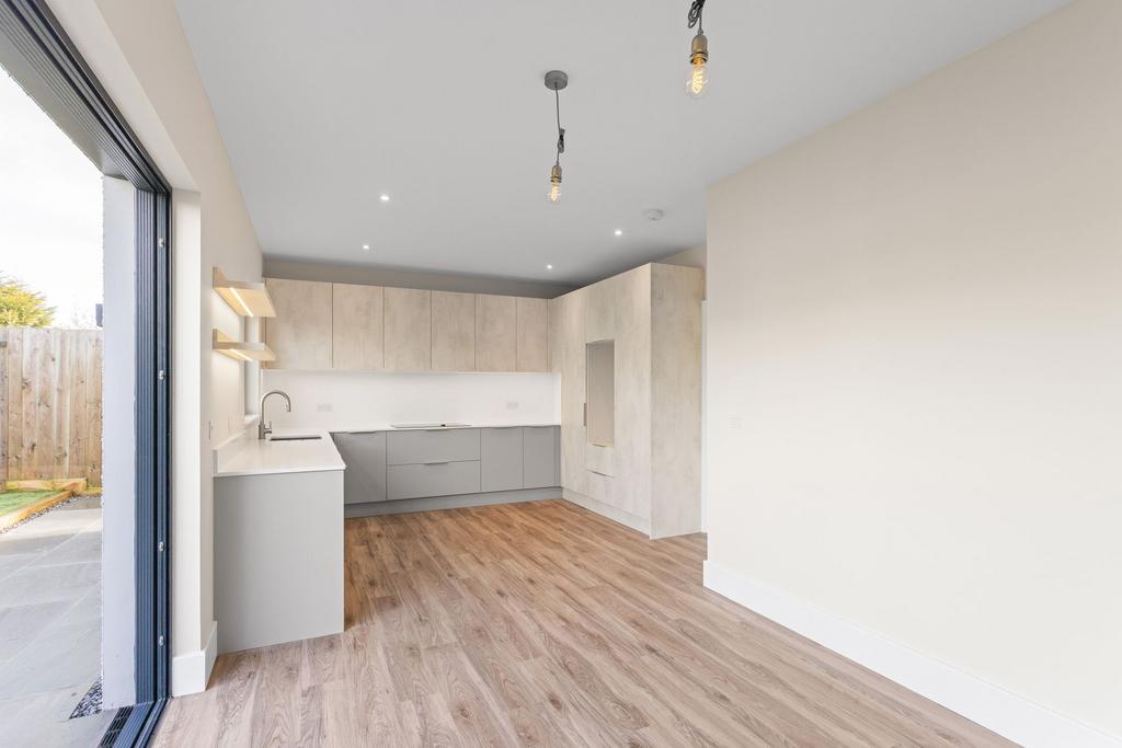 Kitchen / Dining Area