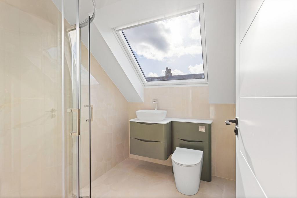 Family Bathroom Upstairs