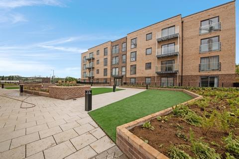 2 bedroom flat to rent, Stirling Drive, Luton, London, LU2