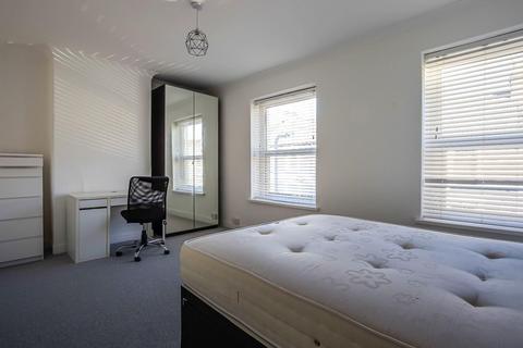 4 bedroom terraced house for sale, Emerald Street, Cardiff CF24