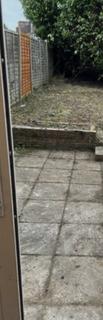 3 bedroom semi-detached house to rent, Raeburn Road, Hayes, Middlesex, UB4