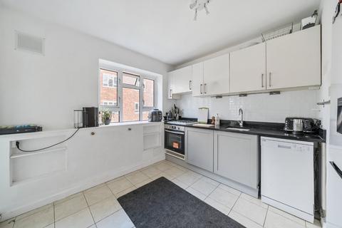 2 bedroom flat for sale, Edensor Gardens, Chiswick, London, W4
