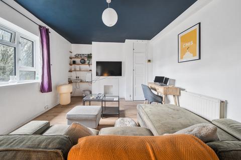 2 bedroom flat for sale, Edensor Gardens, Chiswick, London, W4