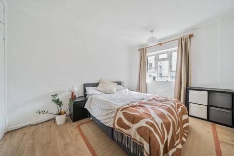 2 bedroom flat for sale, Edensor Gardens, Chiswick, London, W4