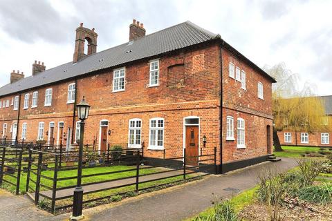 2 bedroom end of terrace house to rent, Heckingham Park Drive, Hales