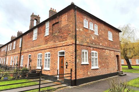 2 bedroom end of terrace house to rent, Heckingham Park Drive, Hales