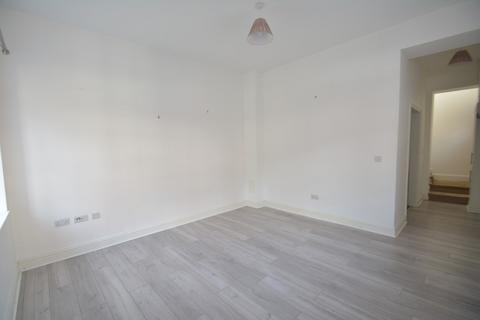 2 bedroom end of terrace house to rent, Heckingham Park Drive, Hales