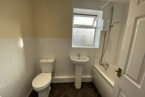 3 bedroom semi-detached house to rent, Tabley Road, Wistaston