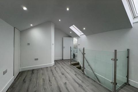 3 bedroom maisonette to rent, Boxwood Close, West Drayton