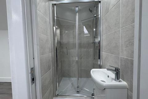 3 bedroom maisonette to rent, Boxwood Close, West Drayton