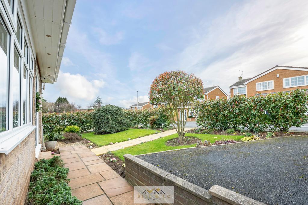 Front garden 1.1