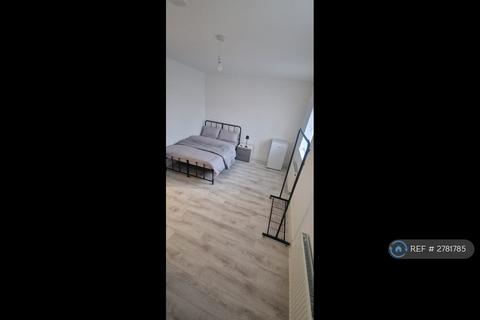 1 bedroom in a house share to rent, Damson Close, Grays, RM17