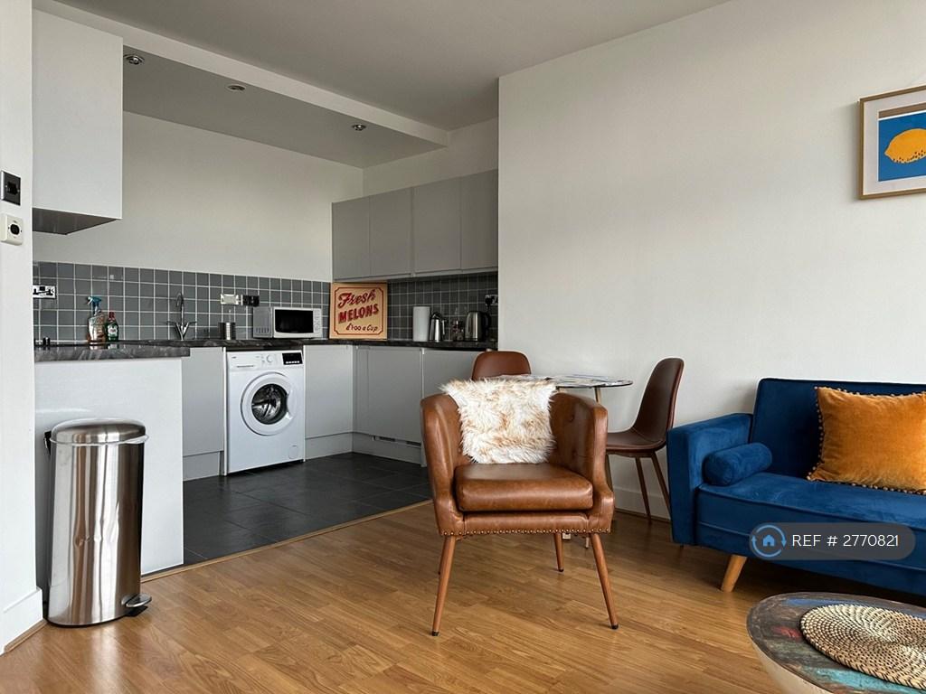 Kitchen &amp; Lounge