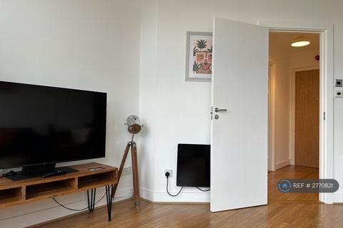 2 bedroom flat to rent, City Heights, Salford, M3