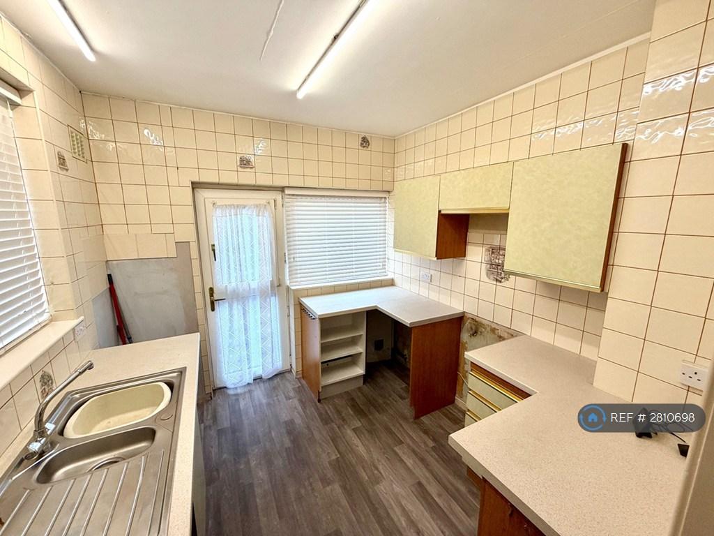Kitchen Photo 1