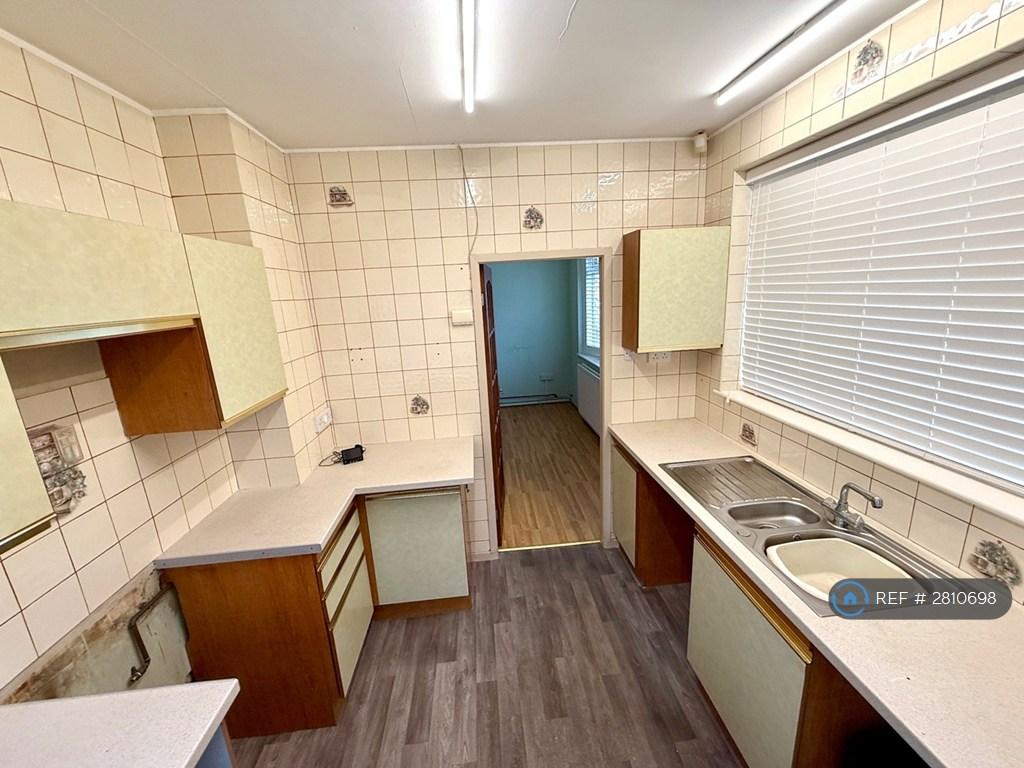 Kitchen Photo 2