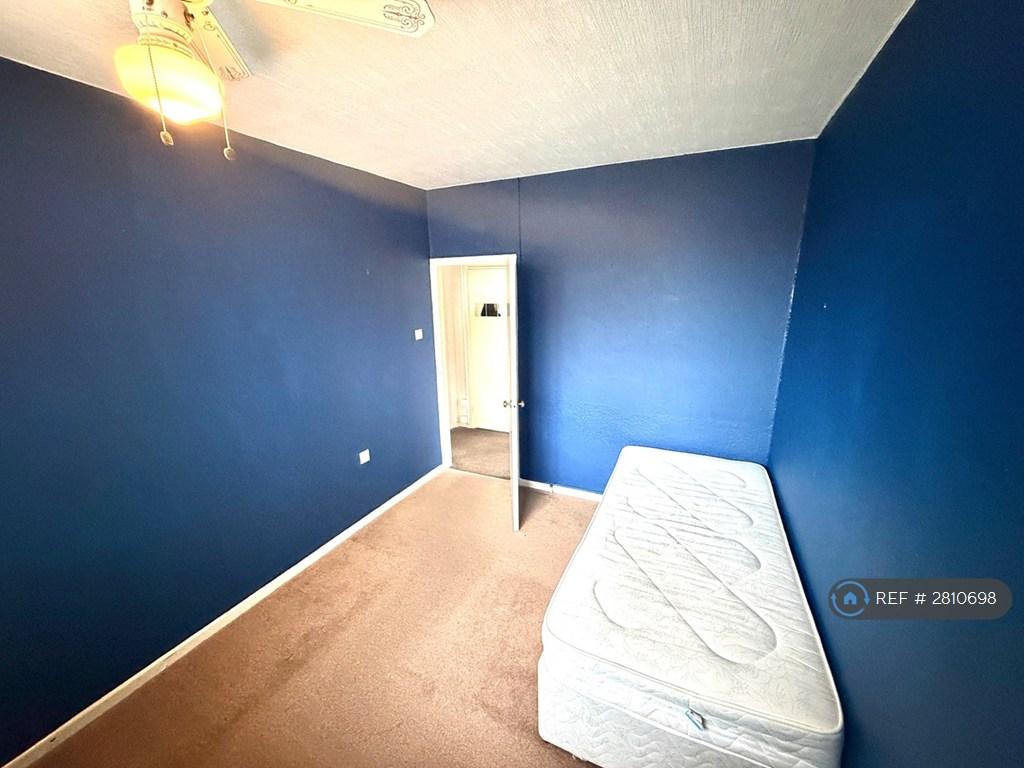 Bedroom 2 Photo 2