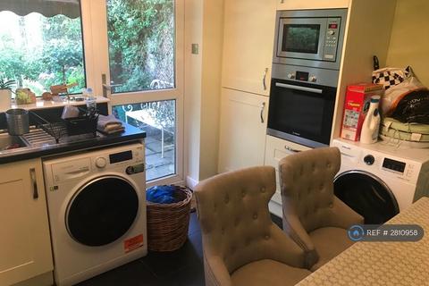 3 bedroom semi-detached house to rent, Bower Terrace, Epping, CM16
