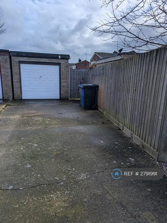 Driveway/Garage