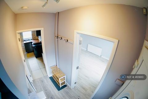 2 bedroom semi-detached house to rent, Latchmere Drive, Leeds, LS16