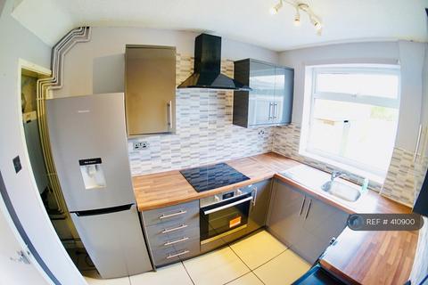2 bedroom semi-detached house to rent, Latchmere Drive, Leeds, LS16