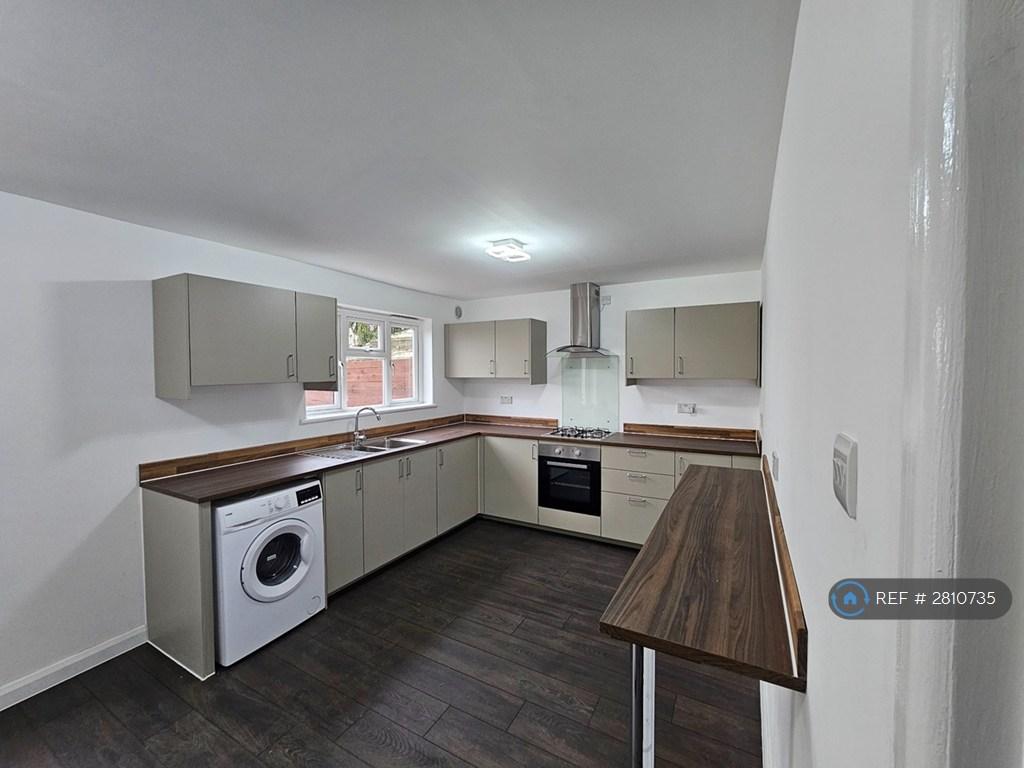 Kitchen & Dining Area