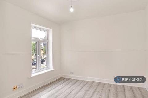 2 bedroom flat to rent, Barclay Road, London, E11