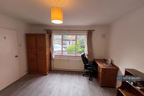 5 bedroom semi-detached house to rent, The Crescent, Egham, TW20