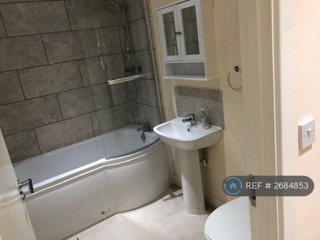 1 Bed Bathroom