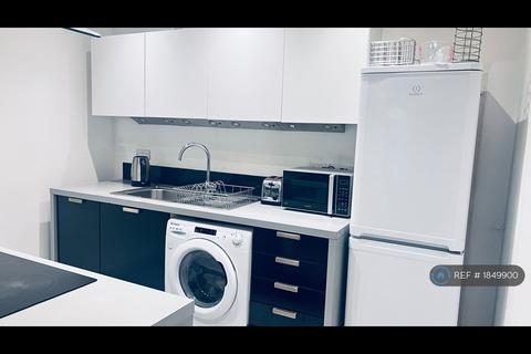2 bedroom flat to rent, Southside, Birmingham, B5
