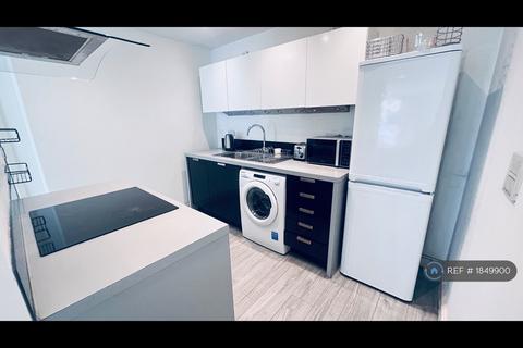 2 bedroom flat to rent, Southside, Birmingham, B5