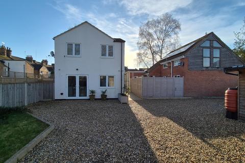 3 bedroom detached house to rent, Chiltern Road, Dunstable, LU6