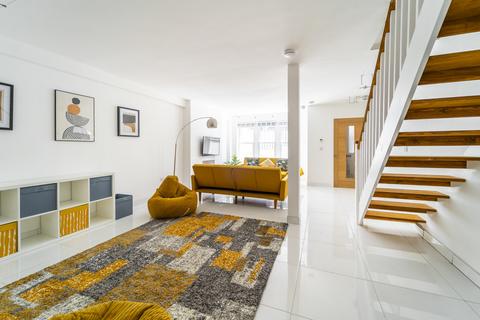 5 bedroom terraced house to rent, Rathcoole Gardens, Crouch End