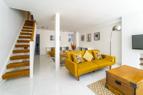 5 bedroom terraced house to rent, Rathcoole Gardens, Crouch End