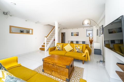 5 bedroom terraced house to rent, Rathcoole Gardens, Crouch End