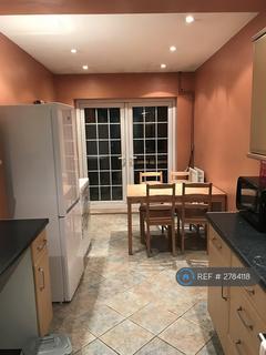 1 bedroom in a house share to rent, Priors Gardens, Ruislip, HA4