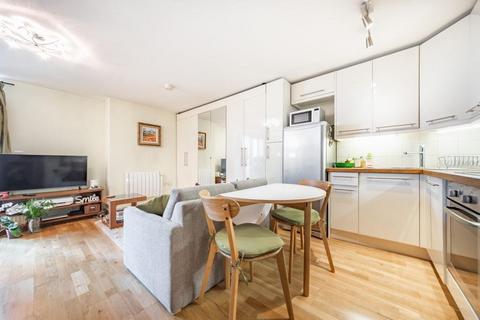 Studio to rent, St George Wharf, Vauxhall
