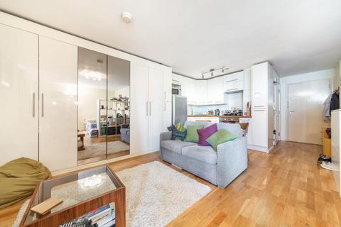 Studio to rent, St George Wharf, Vauxhall
