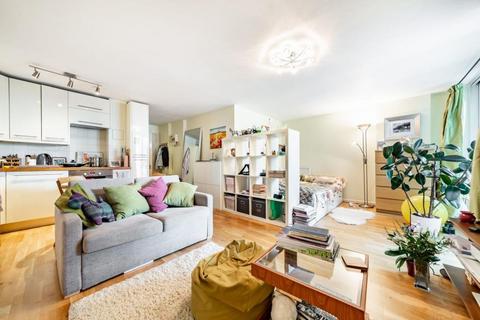 Studio to rent, St George Wharf, Vauxhall