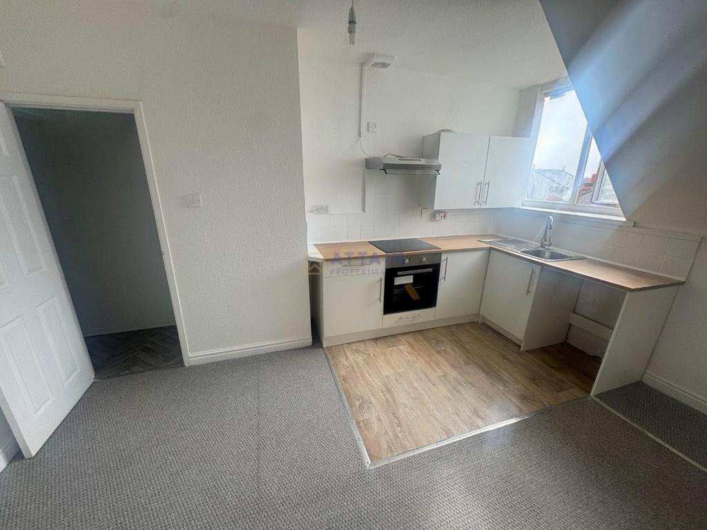 Kitchen Far.jpg