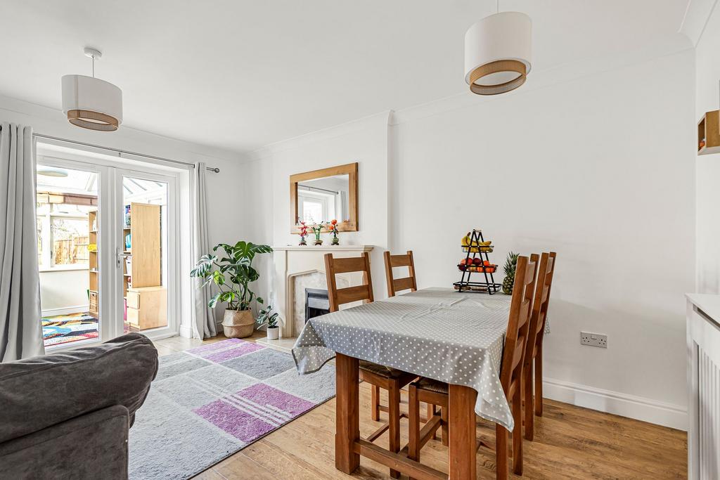 Lounge/Dining Room