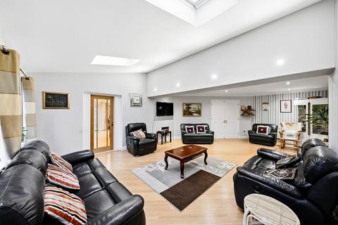 5 bedroom detached house for sale, Sandringham Drive, Bexley Park