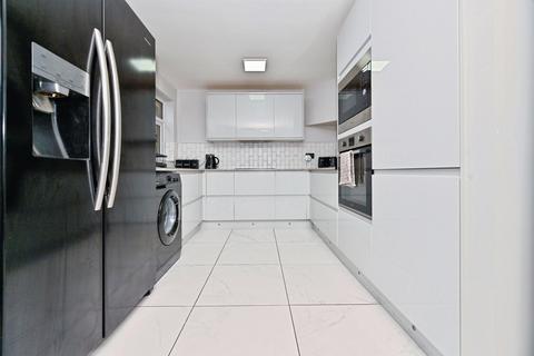 undefined, Pennine Avenue, Luton, Bedfordshire, LU3