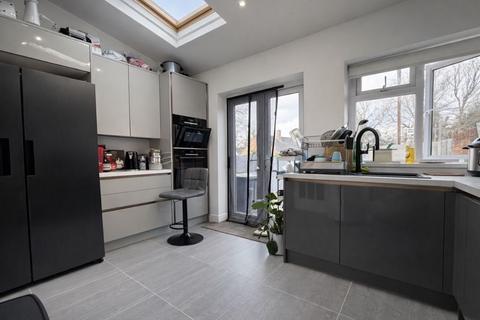 4 bedroom end of terrace house for sale, Filmer Road, Luton