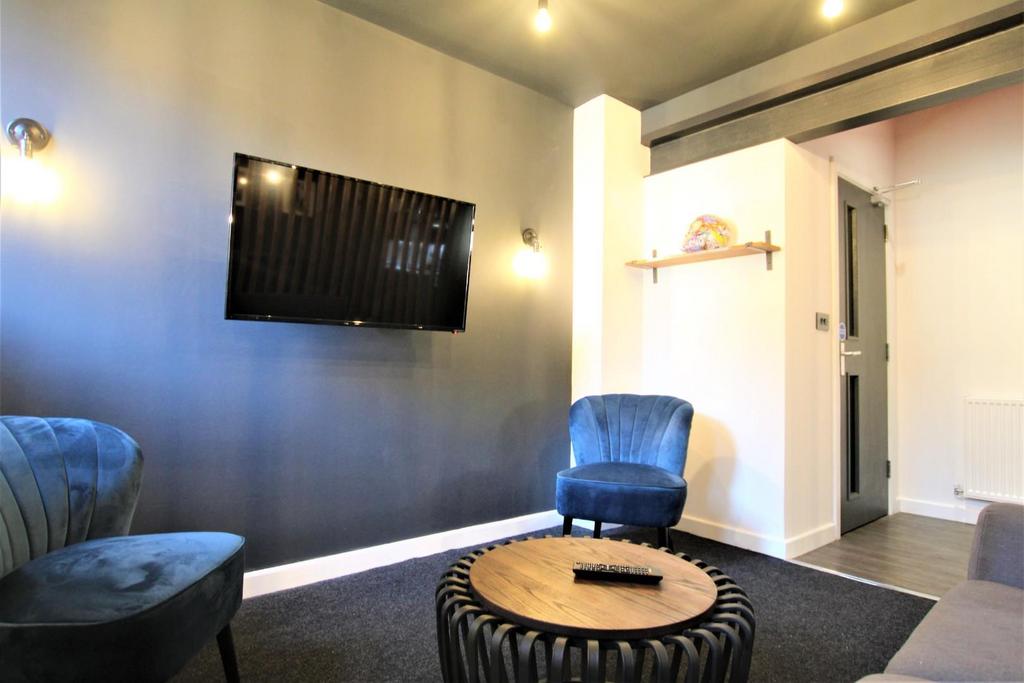 Fla t 1 living room.JPG