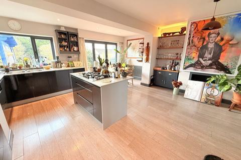 3 bedroom detached house for sale, Windsor Crescent, Frome