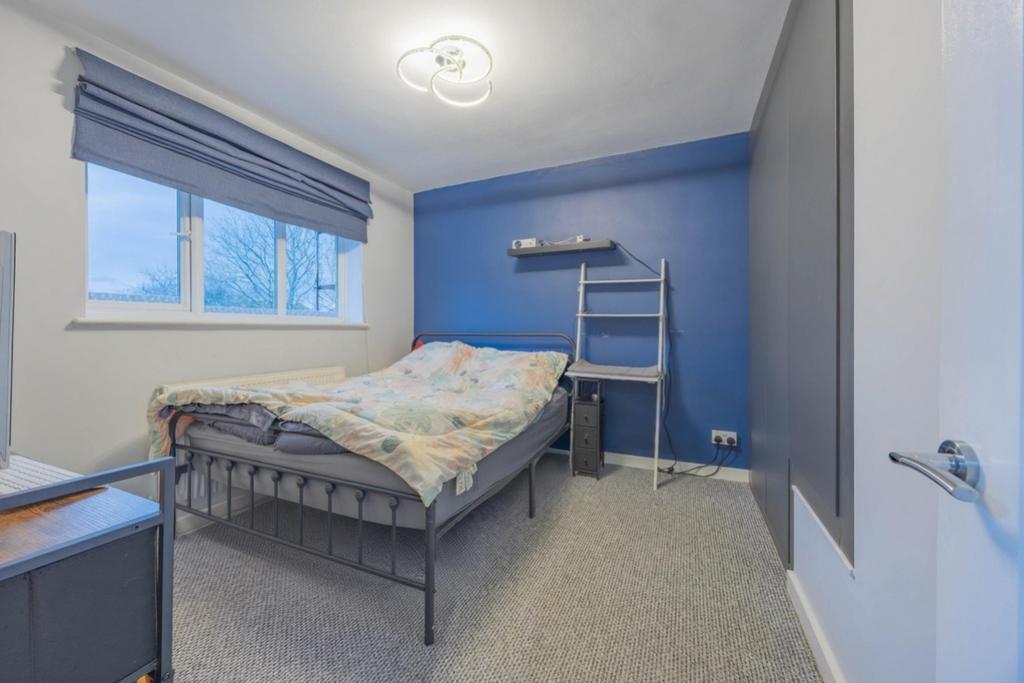 Ewemove Taunton Kenwyn Close 1