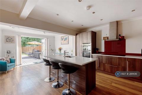 3 bedroom semi-detached house to rent, Long Drive, Ruislip, HA4